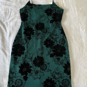 Green velvet touch dress💚🖤
